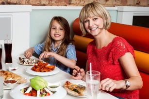 Odstartovala EET – systém funguje, řada restaurací zdražila